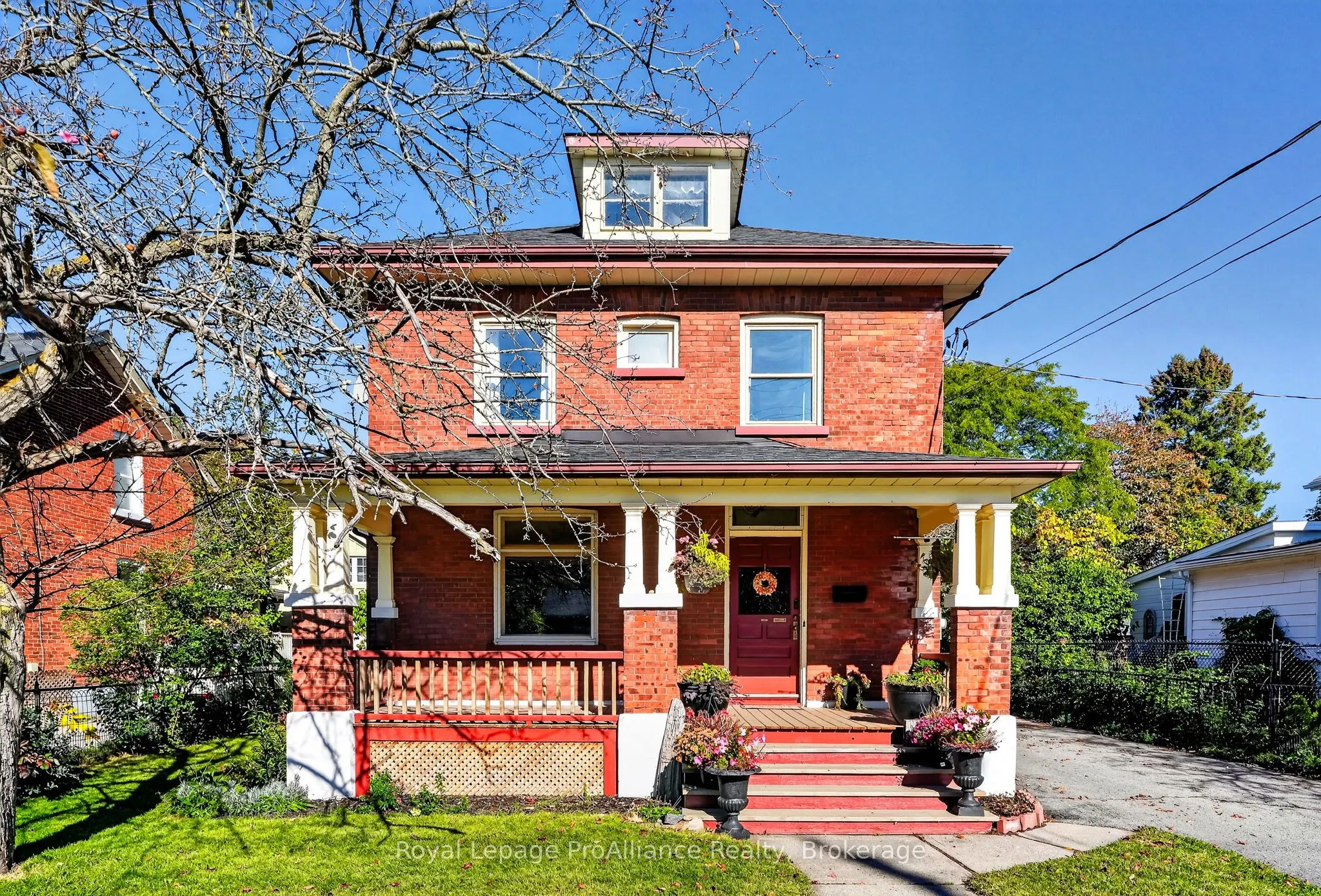 174 University Avenue W