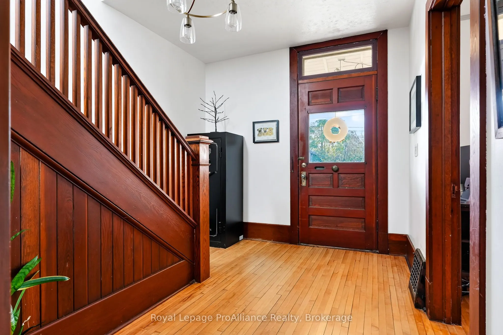 174 University Avenue W