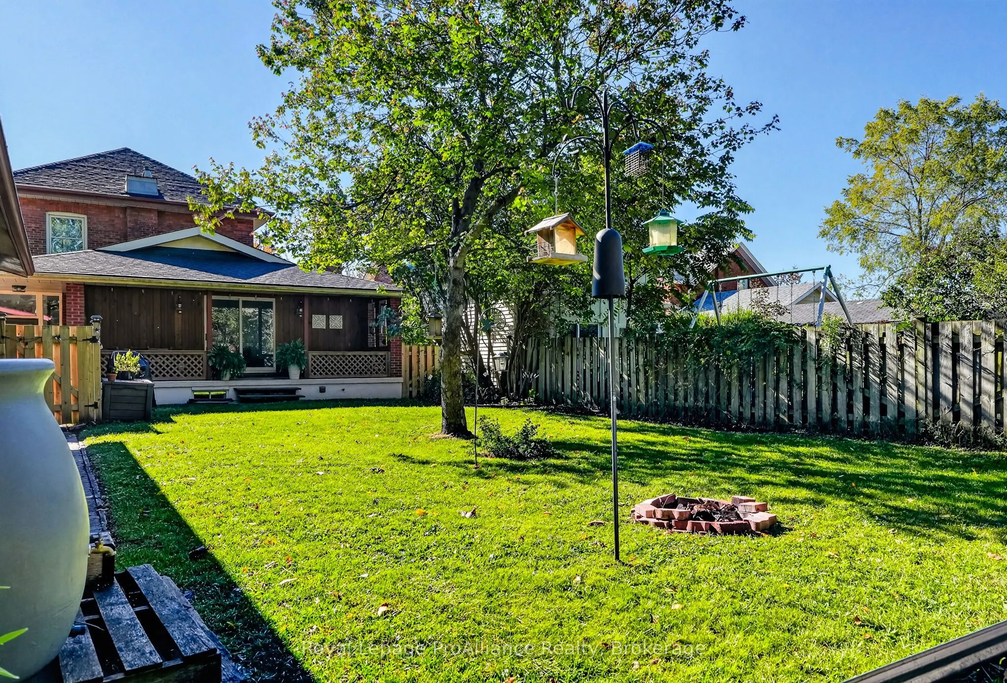 174 University Avenue W