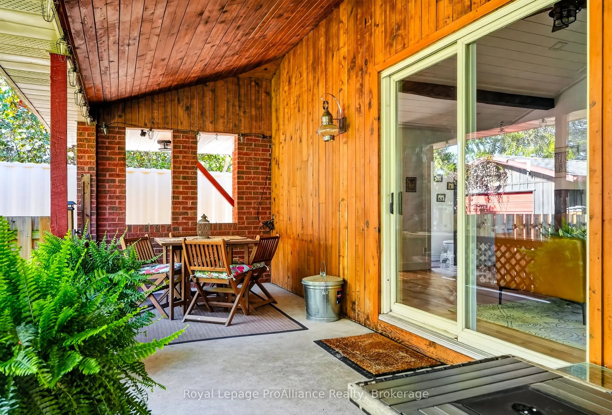 174 University Avenue W