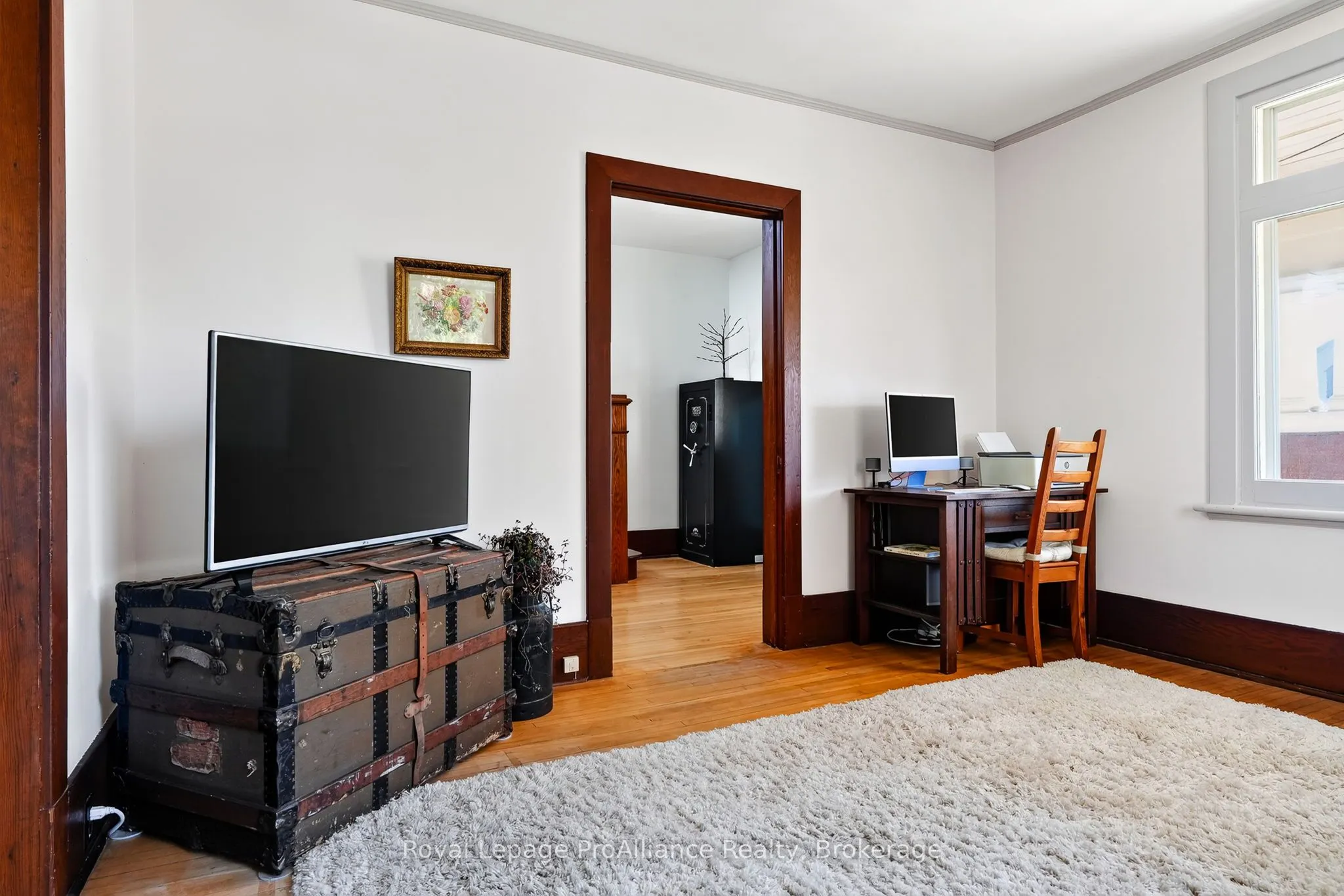 174 University Avenue W