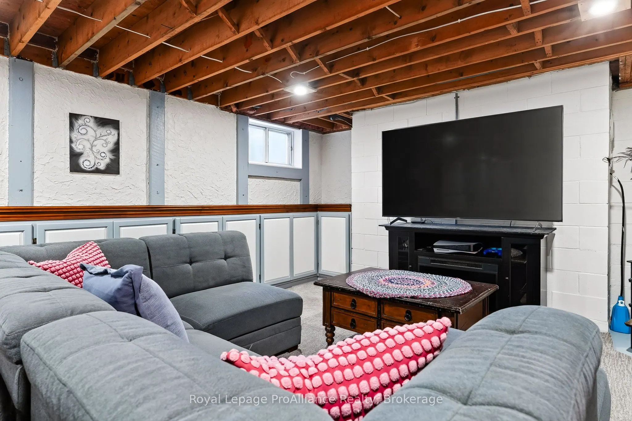 174 University Avenue W
