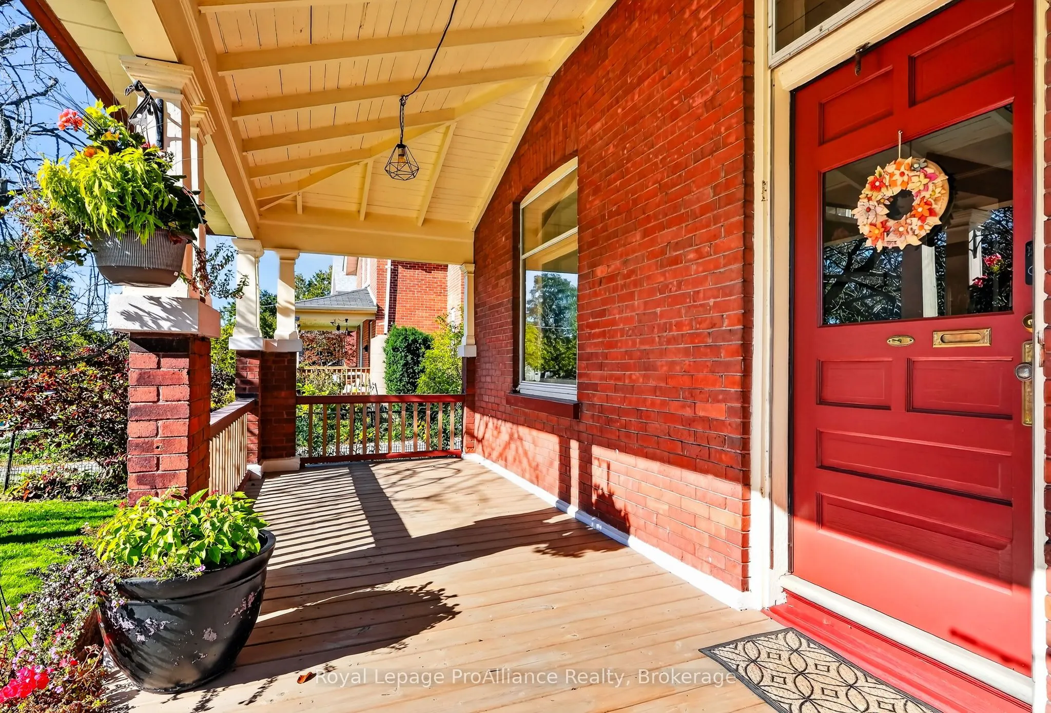 174 University Avenue W