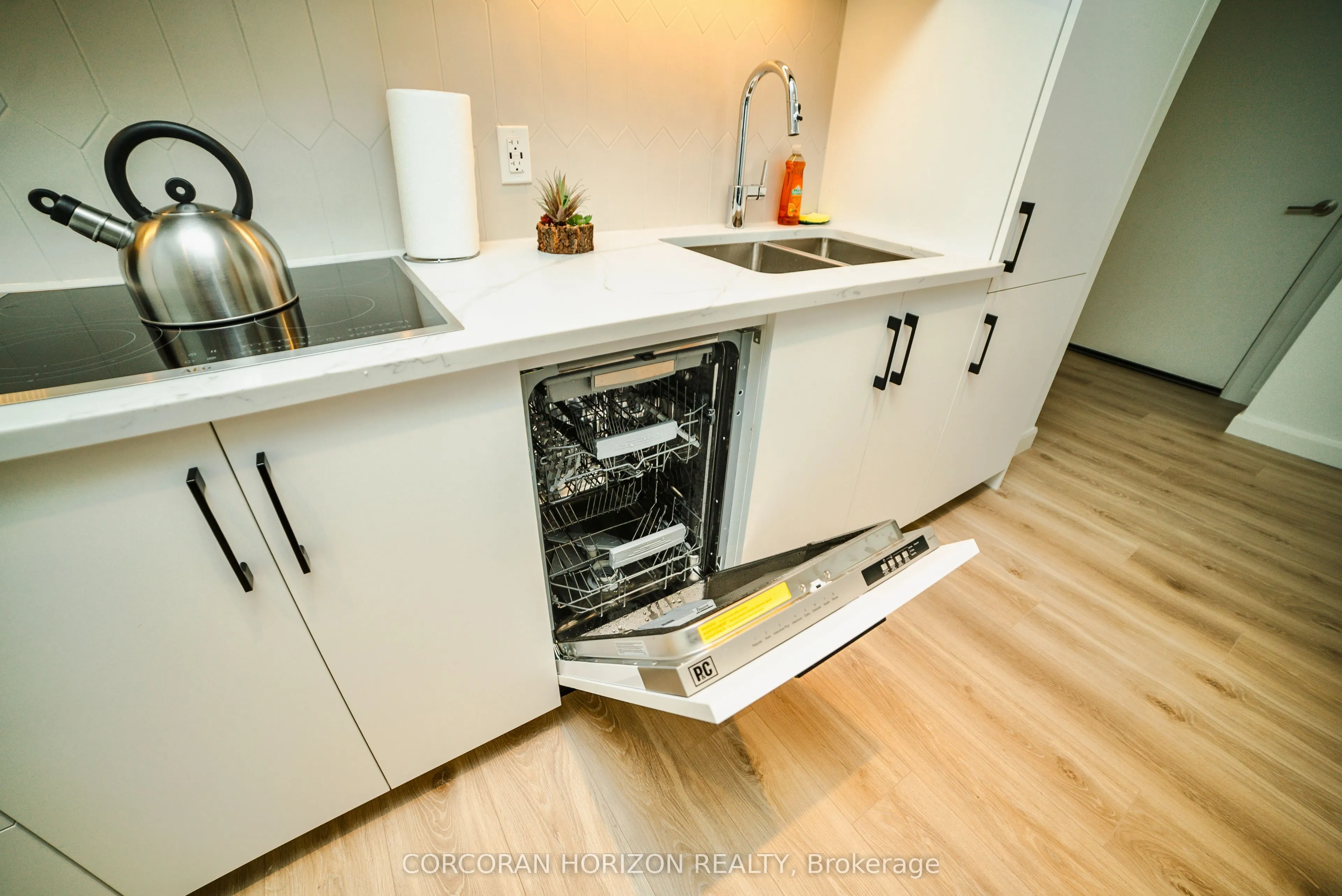 741 King Street W #1807