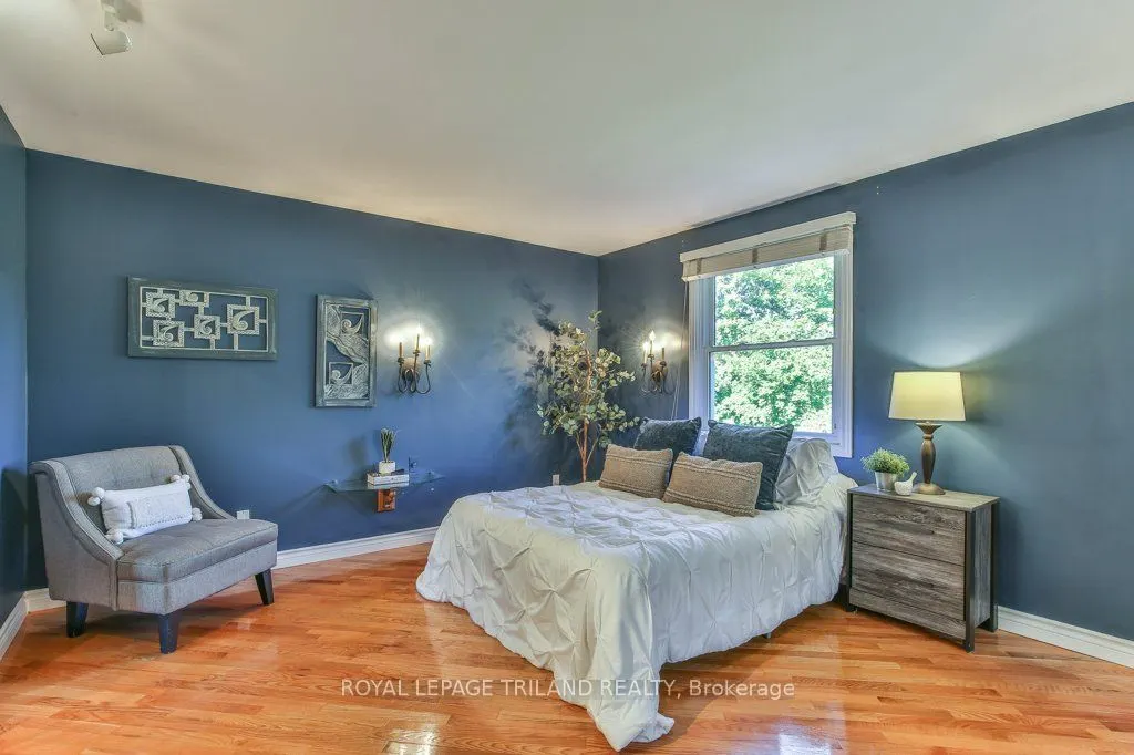 1221 GLENORA Drive