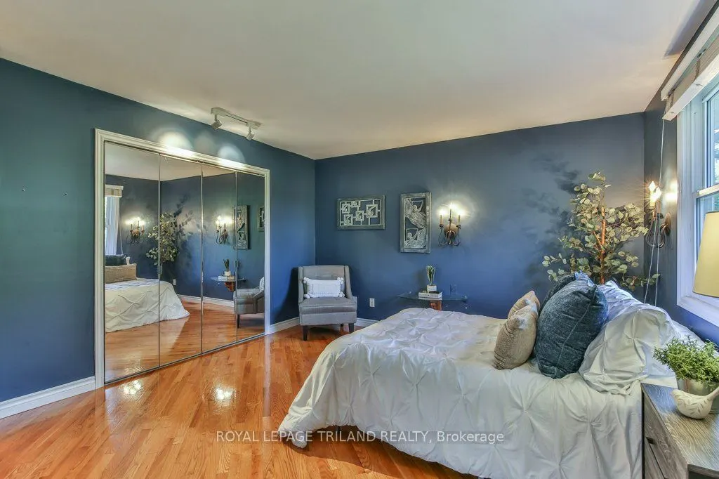 1221 GLENORA Drive