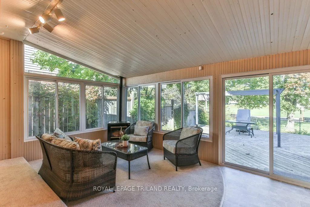 1221 GLENORA Drive