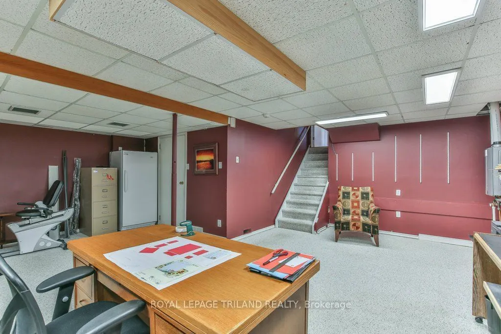 1221 GLENORA Drive