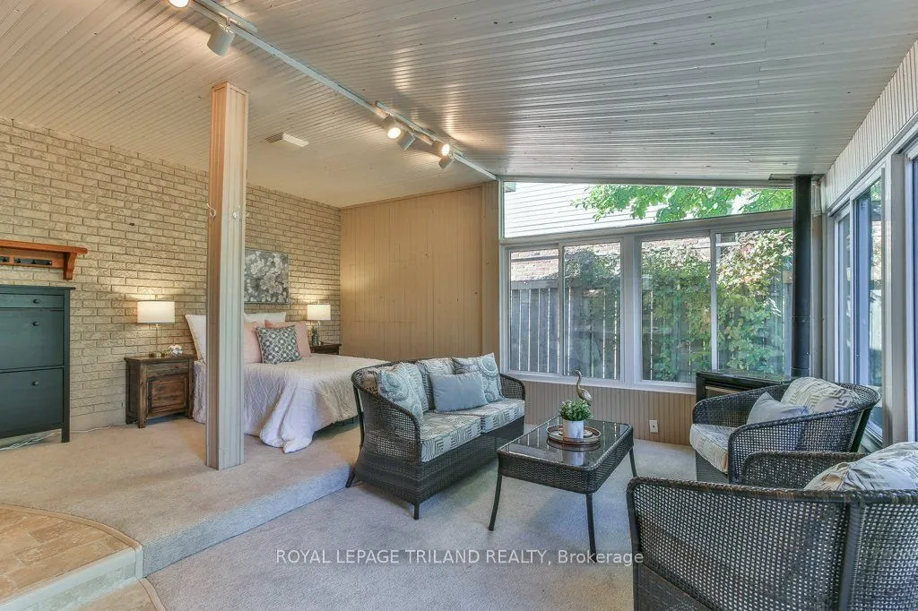 1221 GLENORA Drive