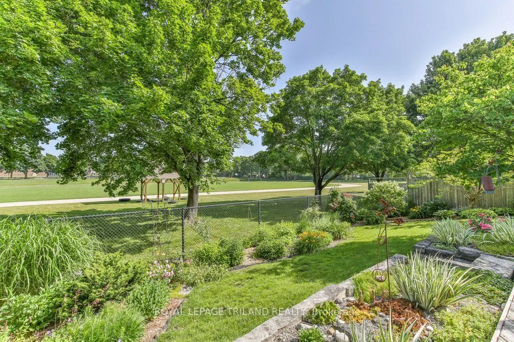 1221 GLENORA Drive