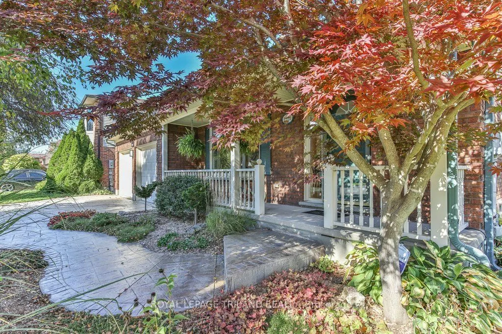 1221 GLENORA Drive