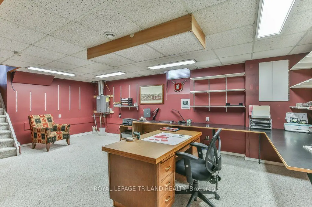 1221 GLENORA Drive