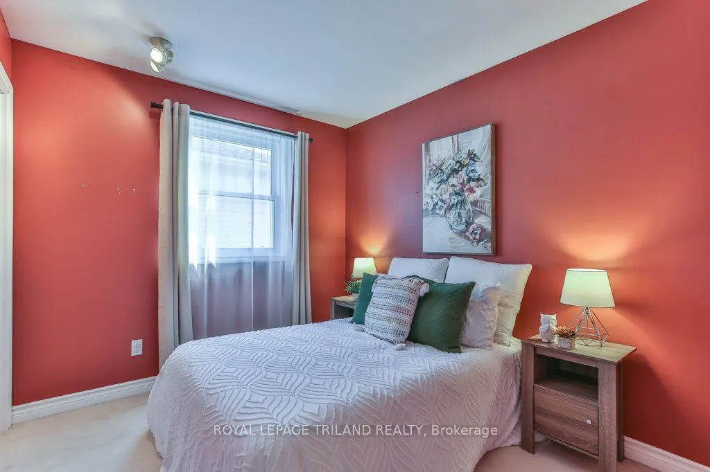 1221 GLENORA Drive