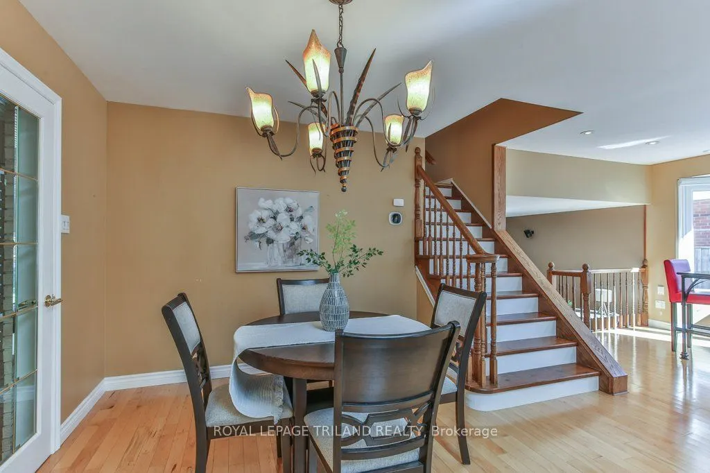 1221 GLENORA Drive