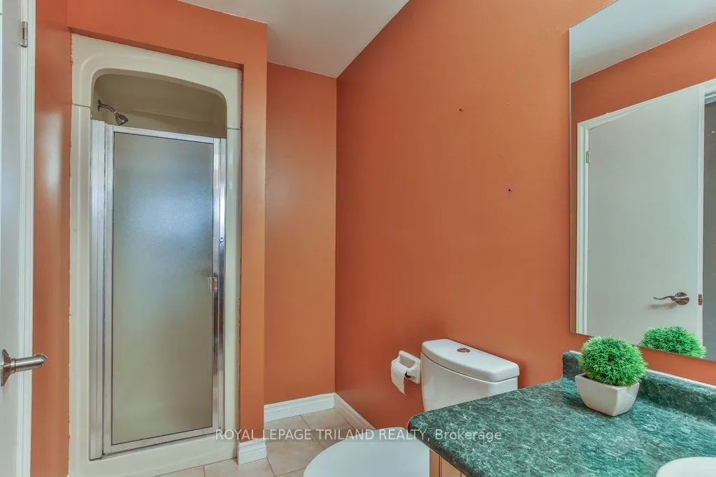 1221 GLENORA Drive