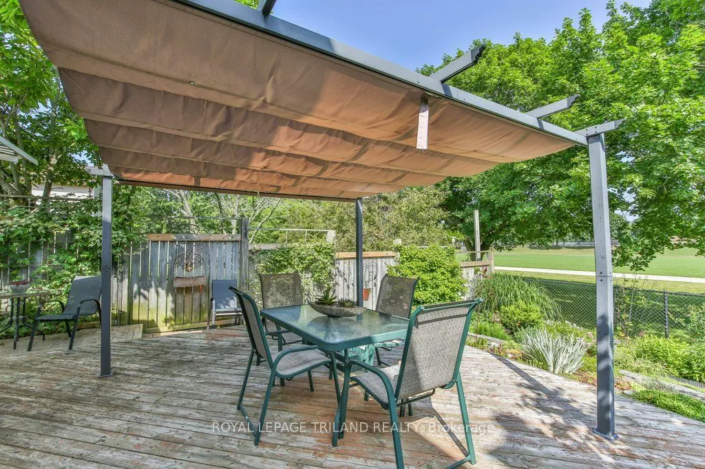 1221 GLENORA Drive