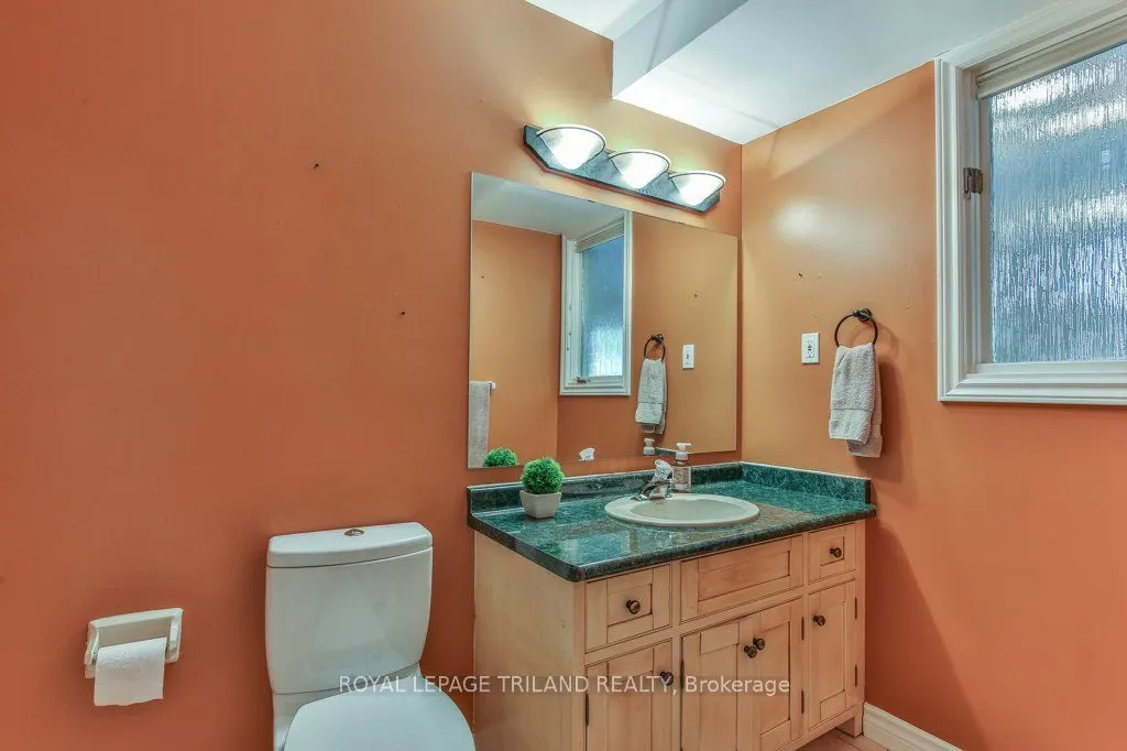 1221 GLENORA Drive