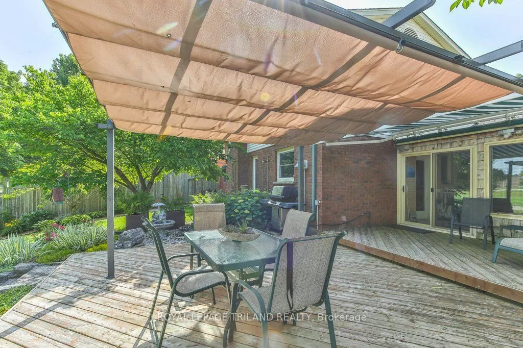 1221 GLENORA Drive