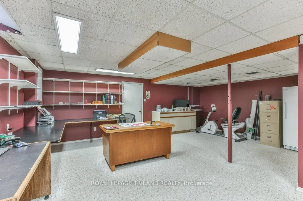 1221 GLENORA Drive