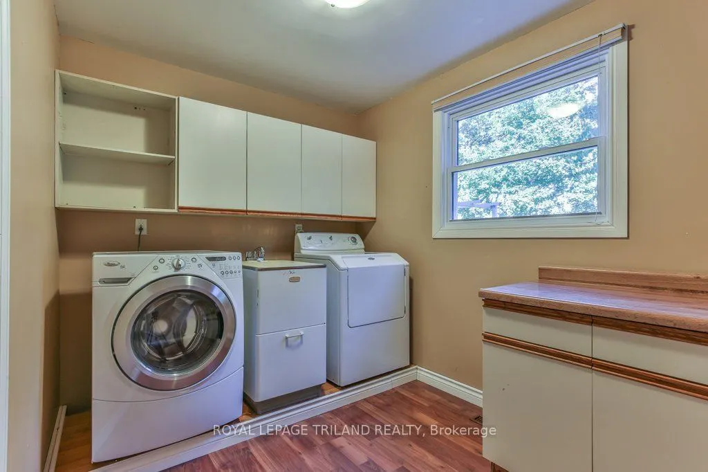 1221 GLENORA Drive