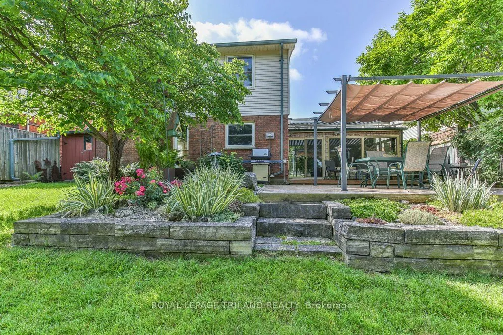 1221 GLENORA Drive