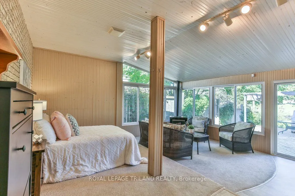 1221 GLENORA Drive