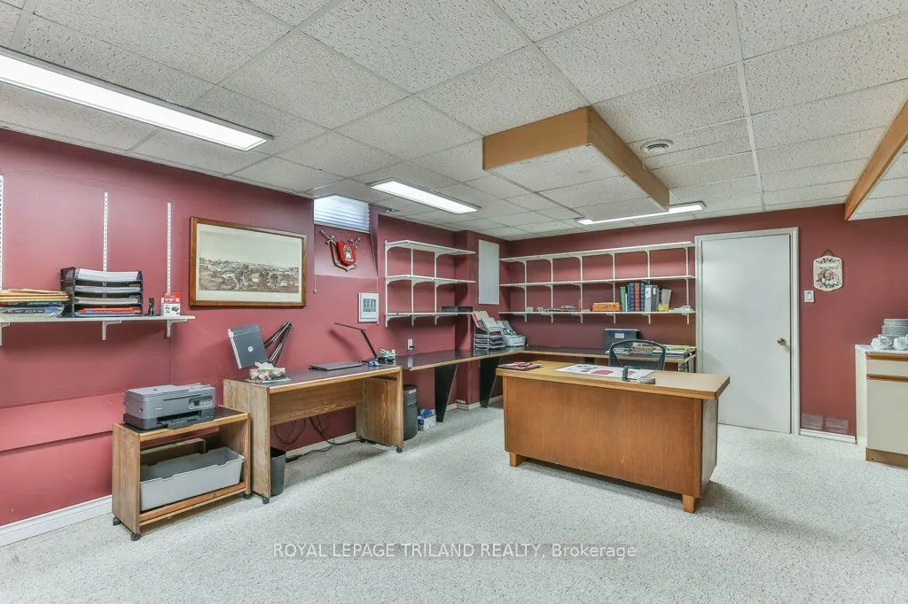 1221 GLENORA Drive