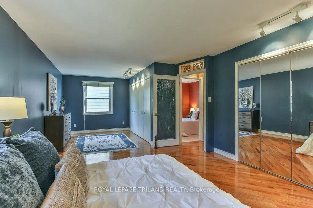 1221 GLENORA Drive