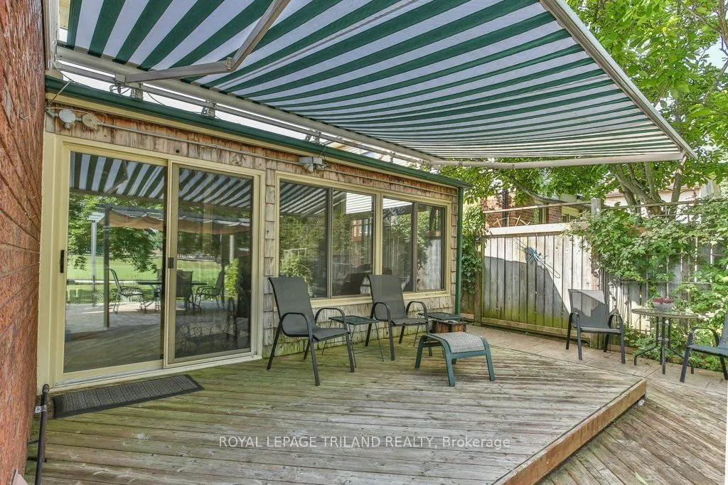 1221 GLENORA Drive