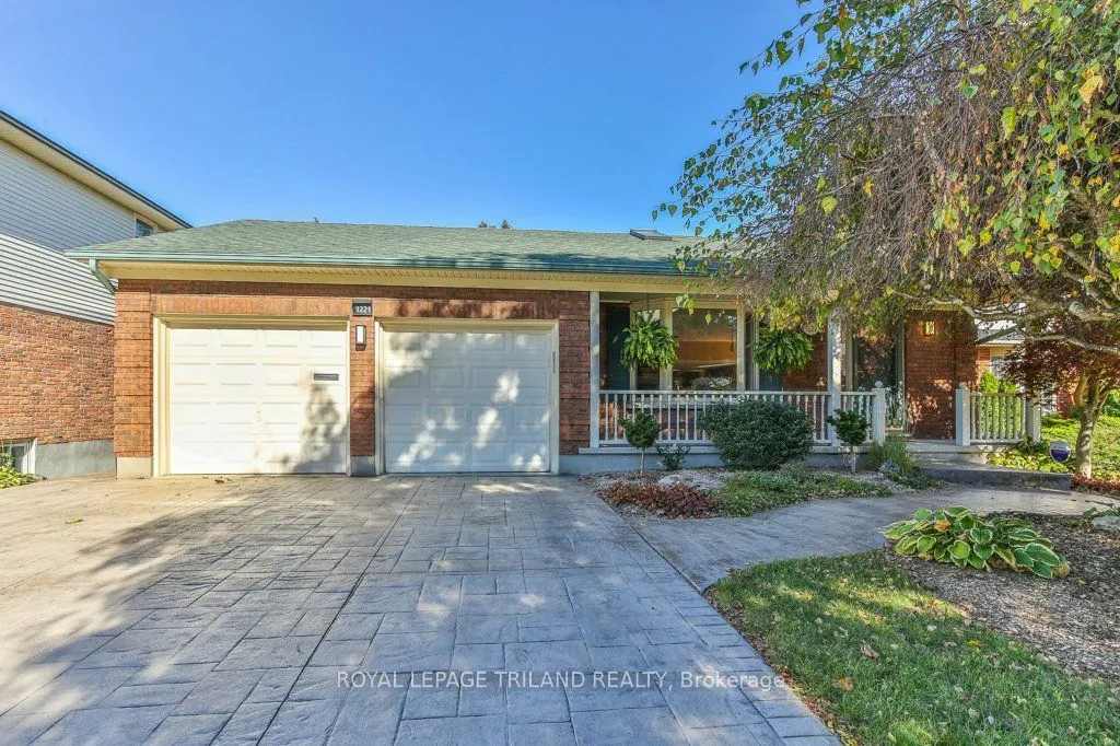 1221 GLENORA Drive
