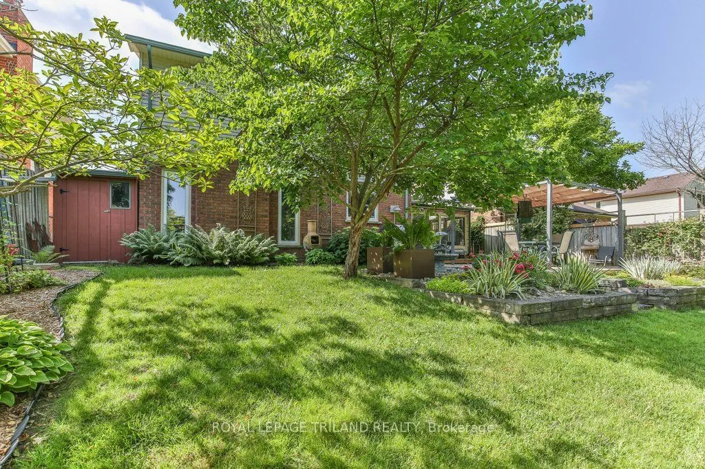 1221 GLENORA Drive