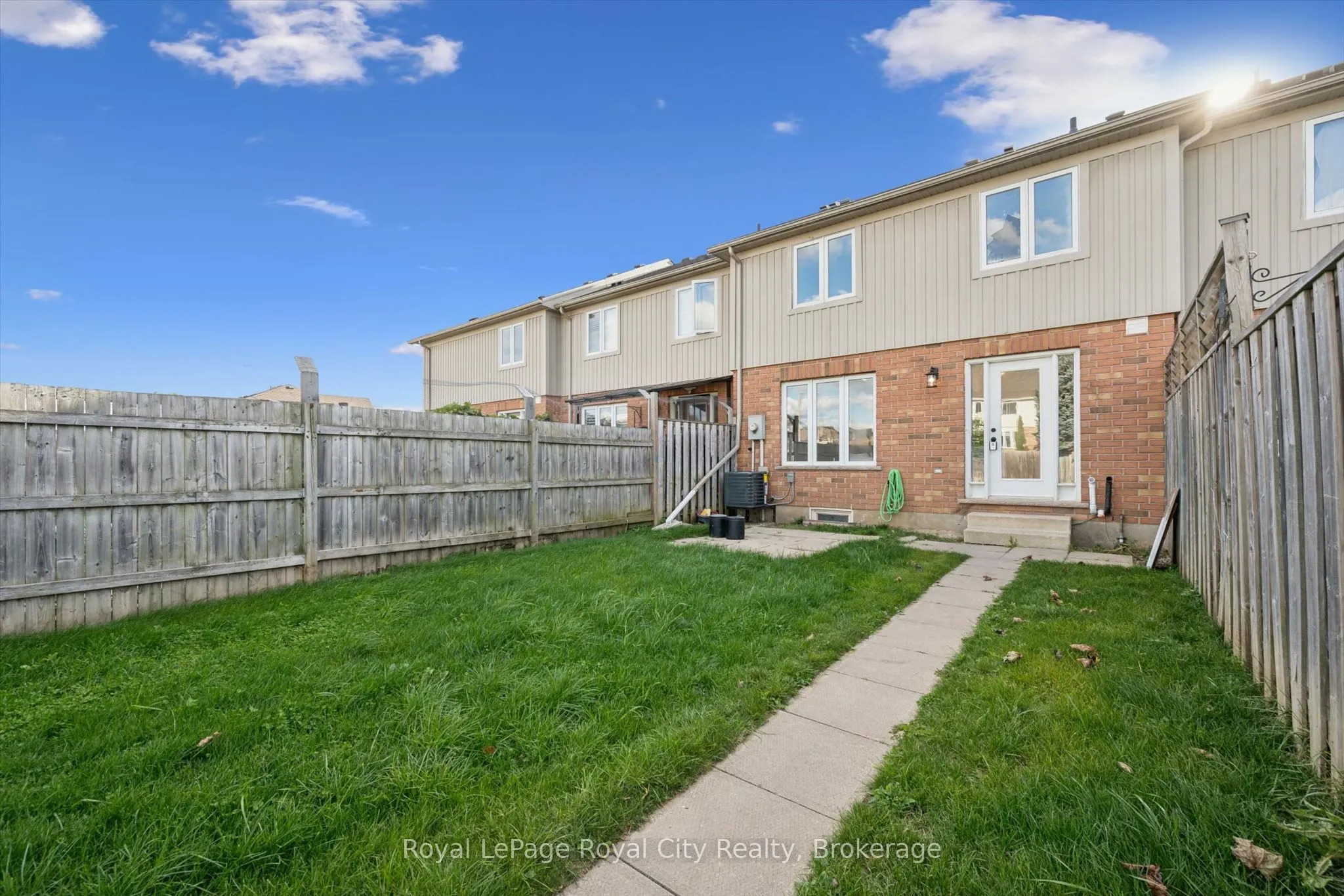 541 Victoria Road N