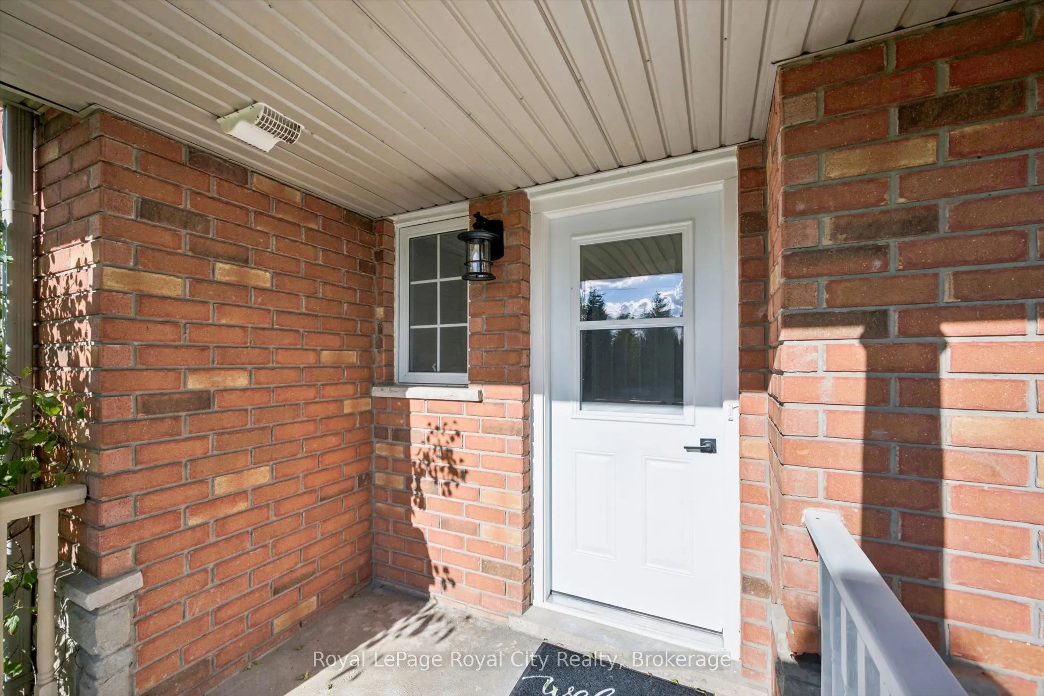 541 Victoria Road N