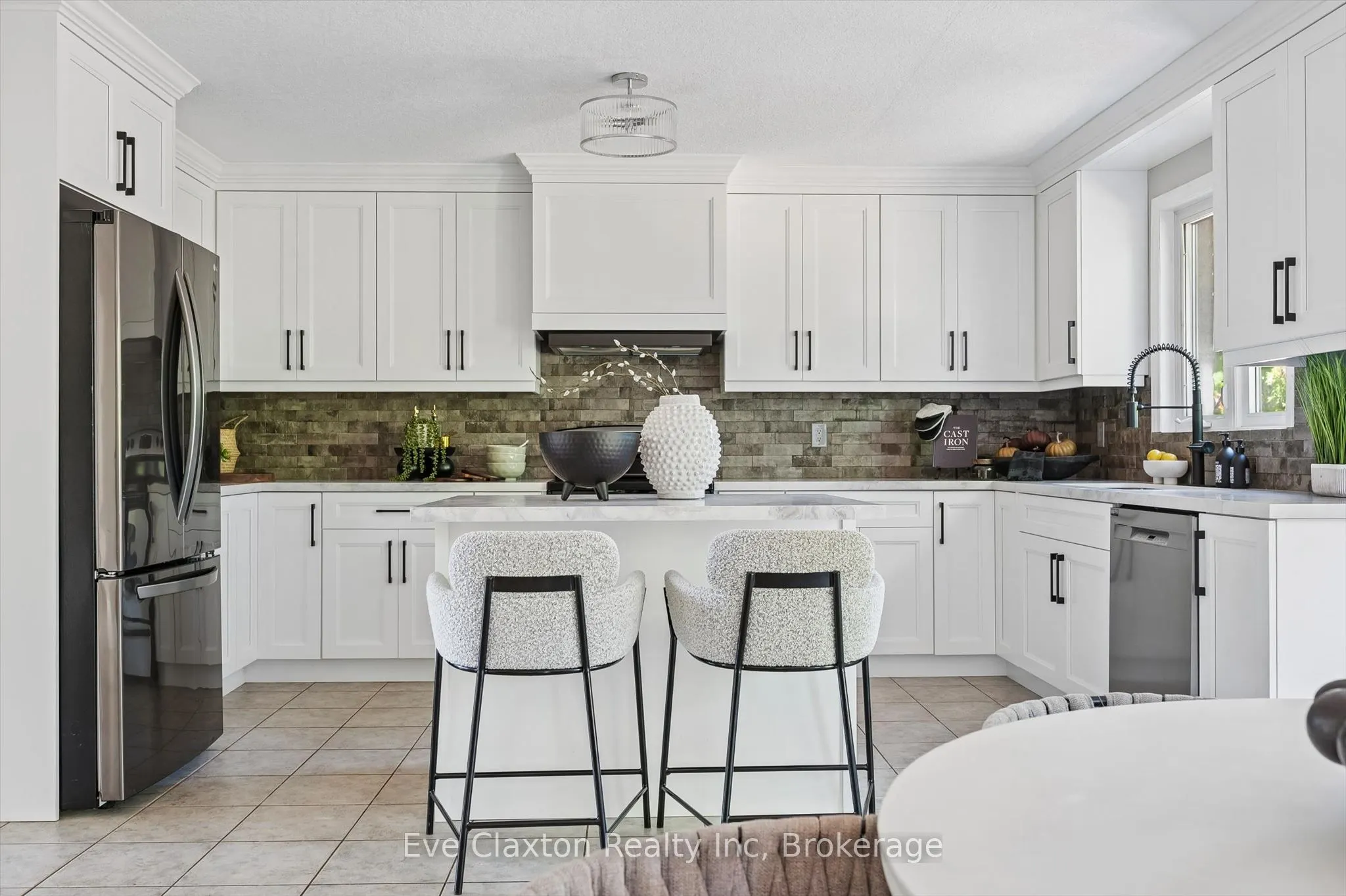25 AMALIA Crescent