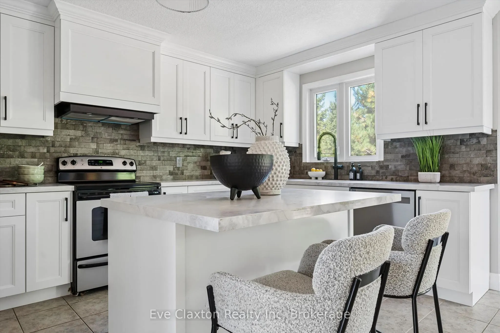 25 AMALIA Crescent