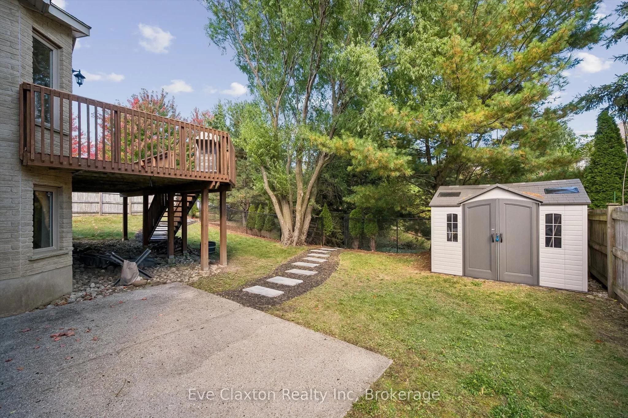 25 AMALIA Crescent