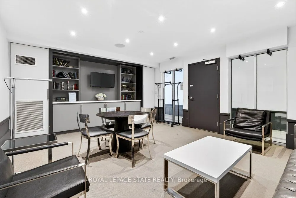 10 Concord Place #209