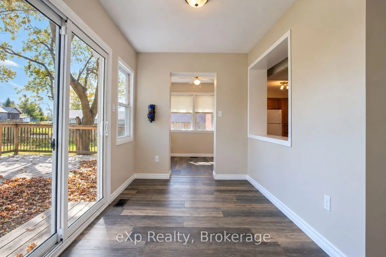 165 Victoria Street W
