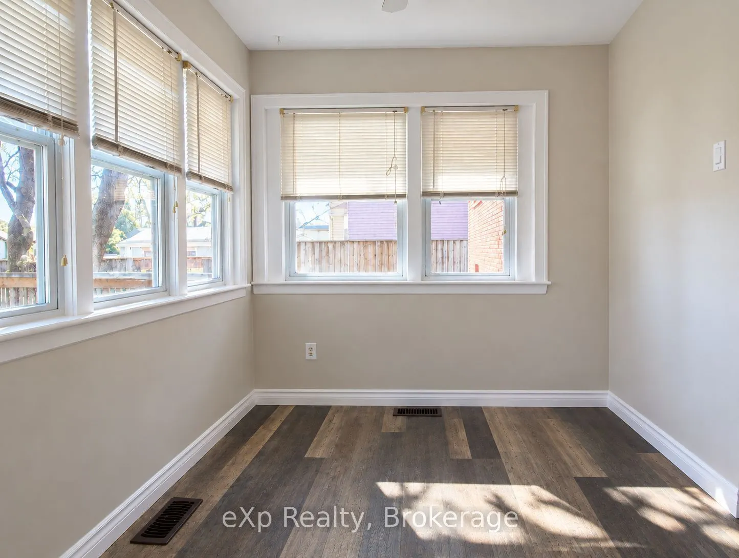 165 Victoria Street W