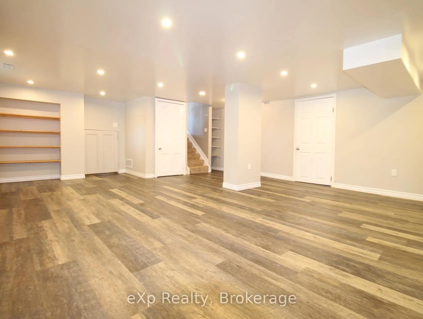165 Victoria Street W