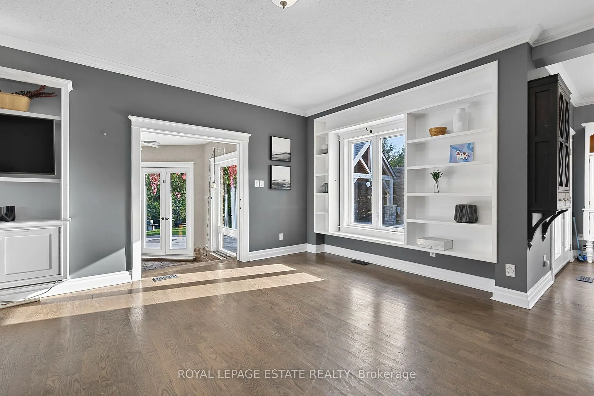 555086 Mono Amaranth Townline