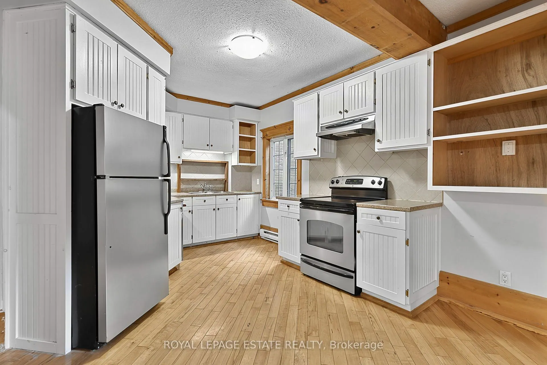 555086 Mono Amaranth Townline
