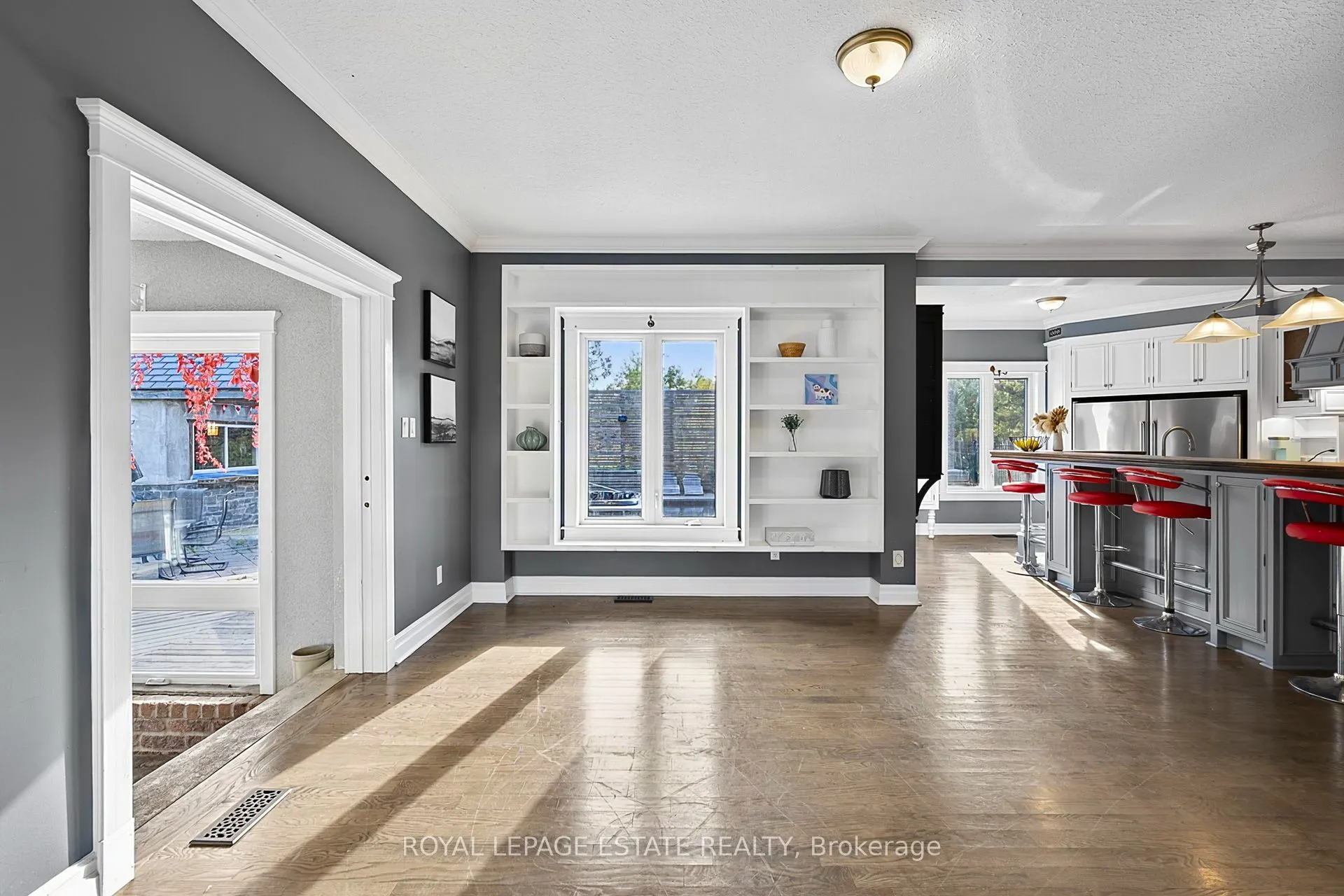 555086 Mono Amaranth Townline