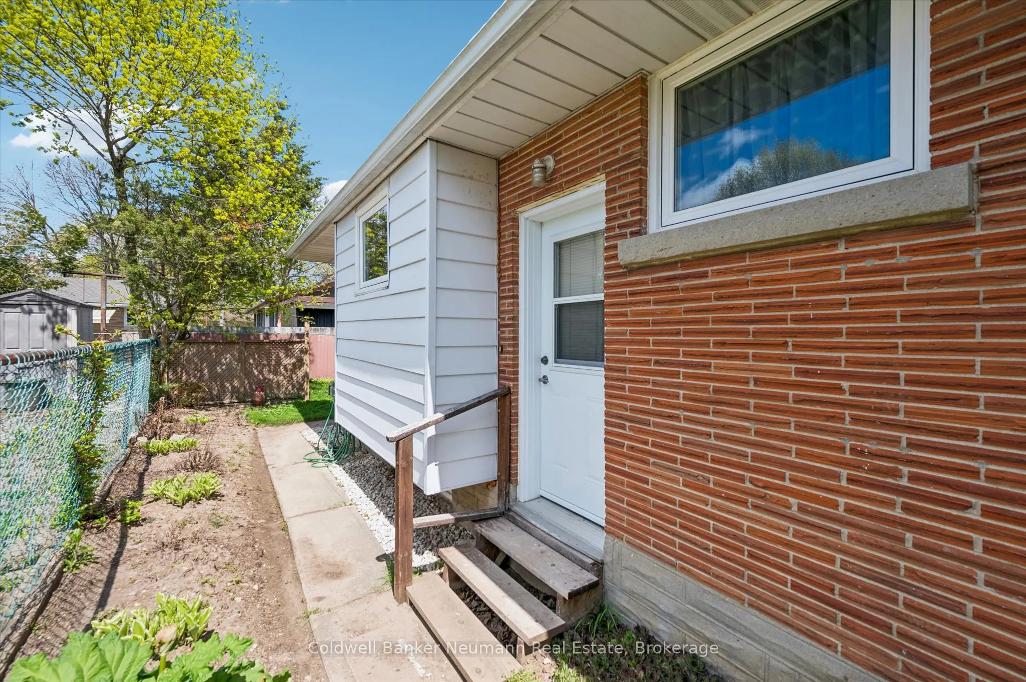 92 Victoria Road N