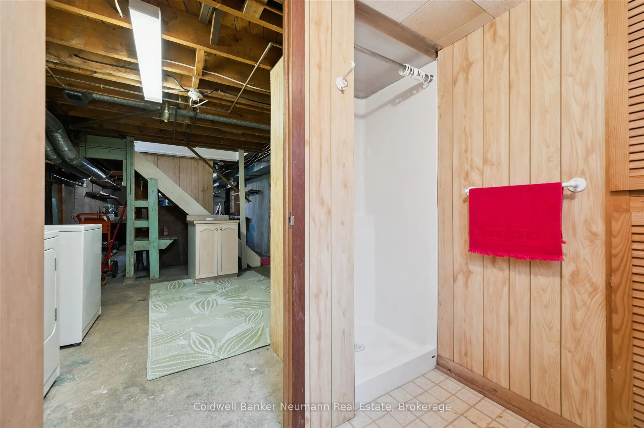 92 Victoria Road N