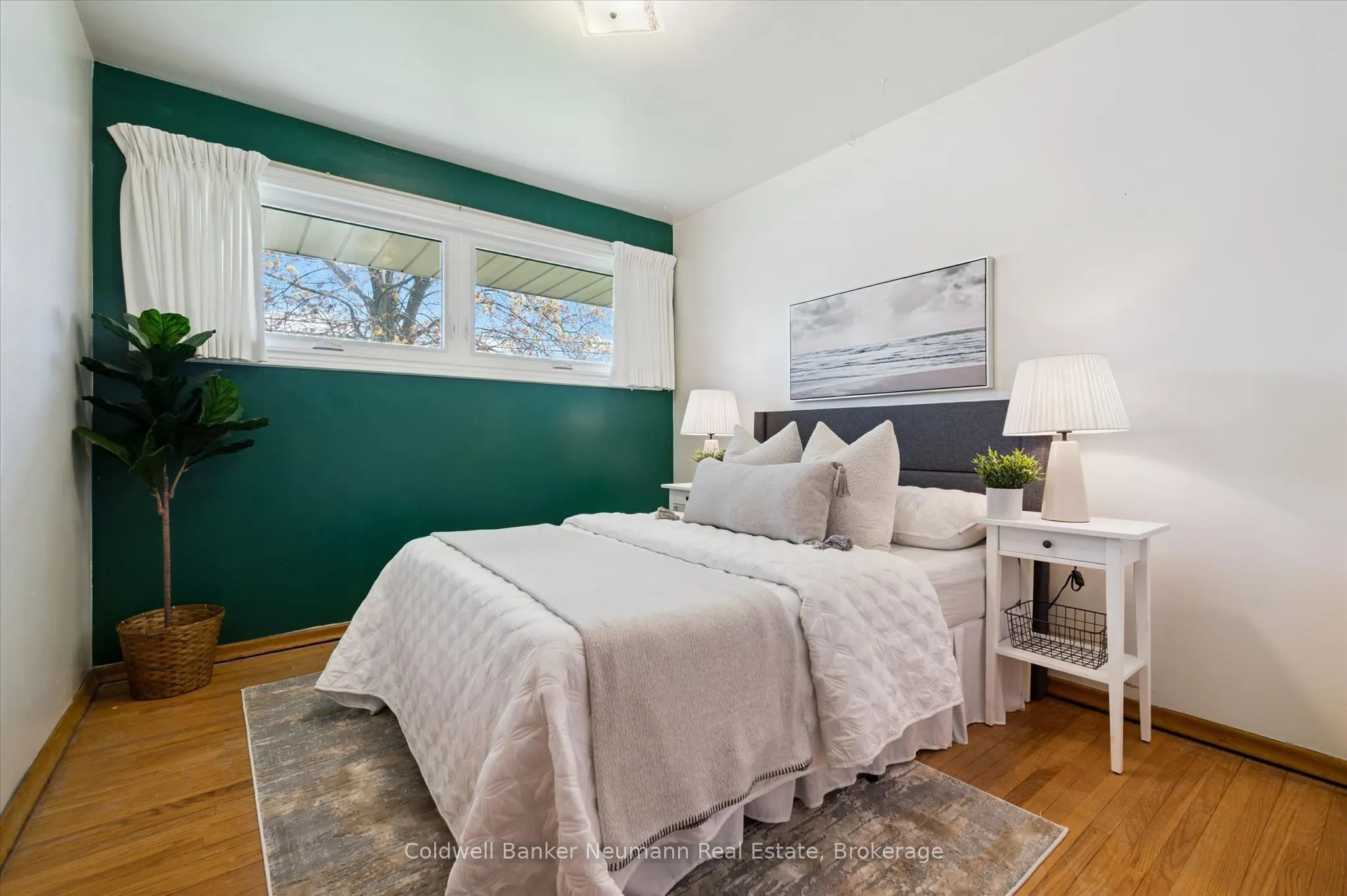 92 Victoria Road N