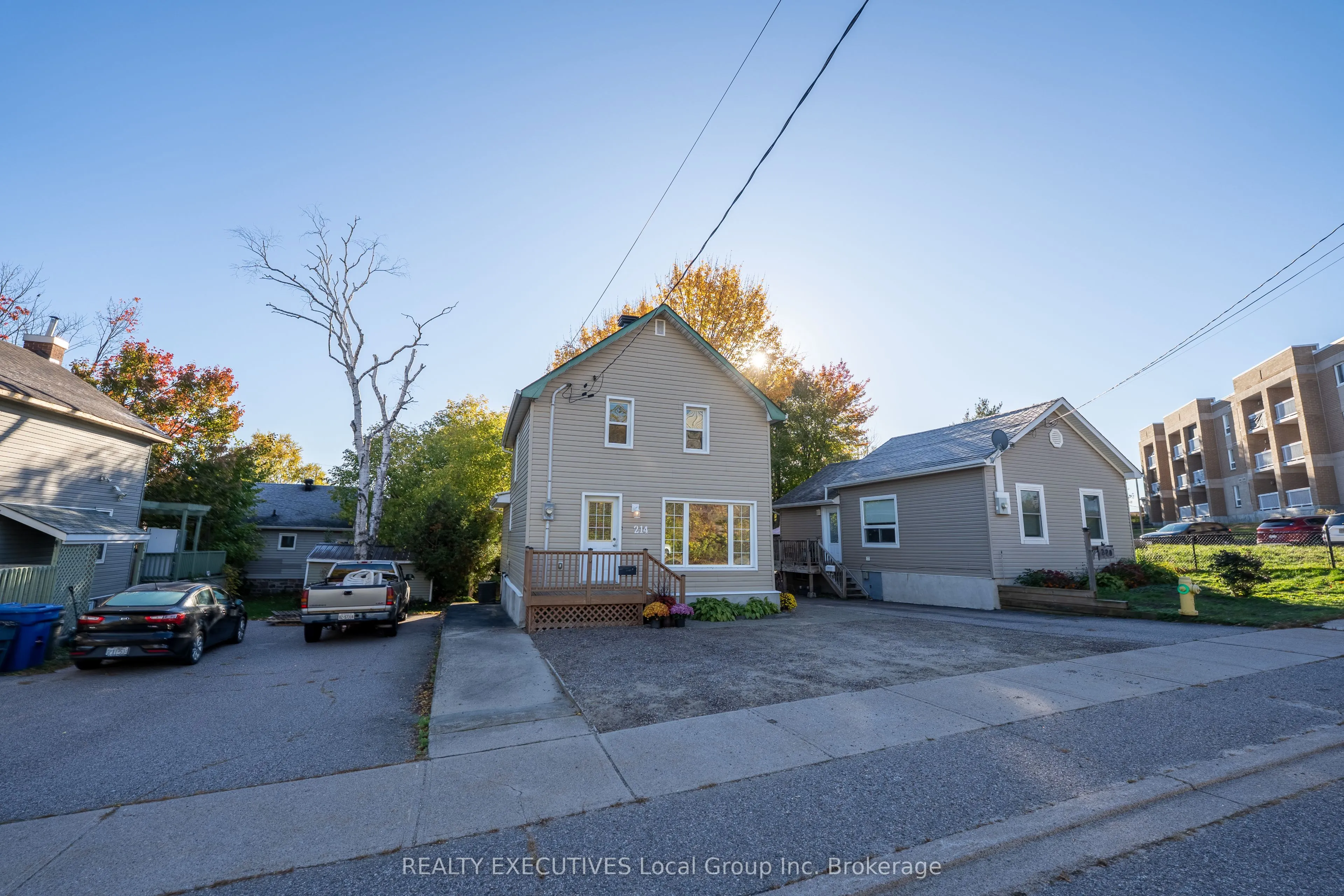 214 Victoria Street E