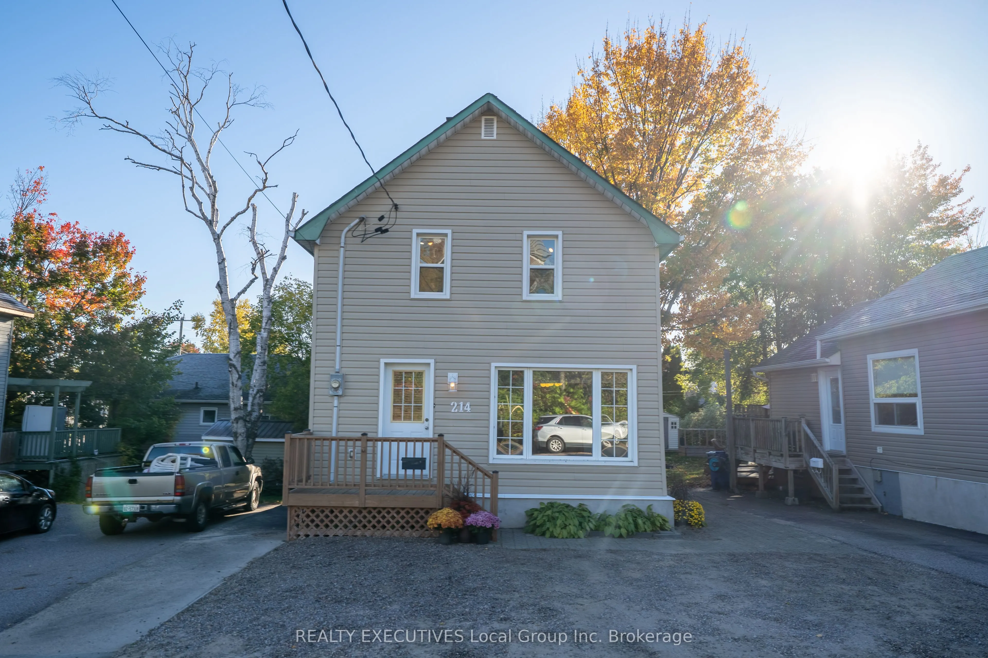 214 Victoria Street E