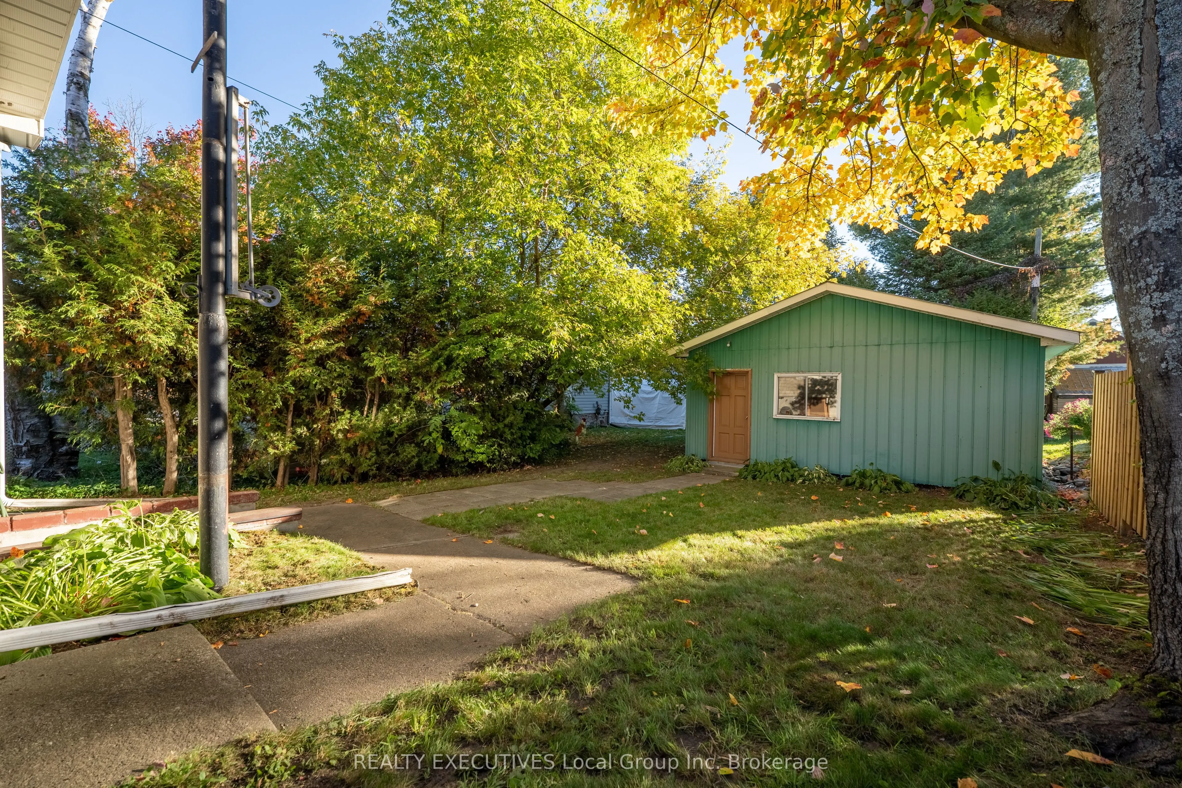 214 Victoria Street E