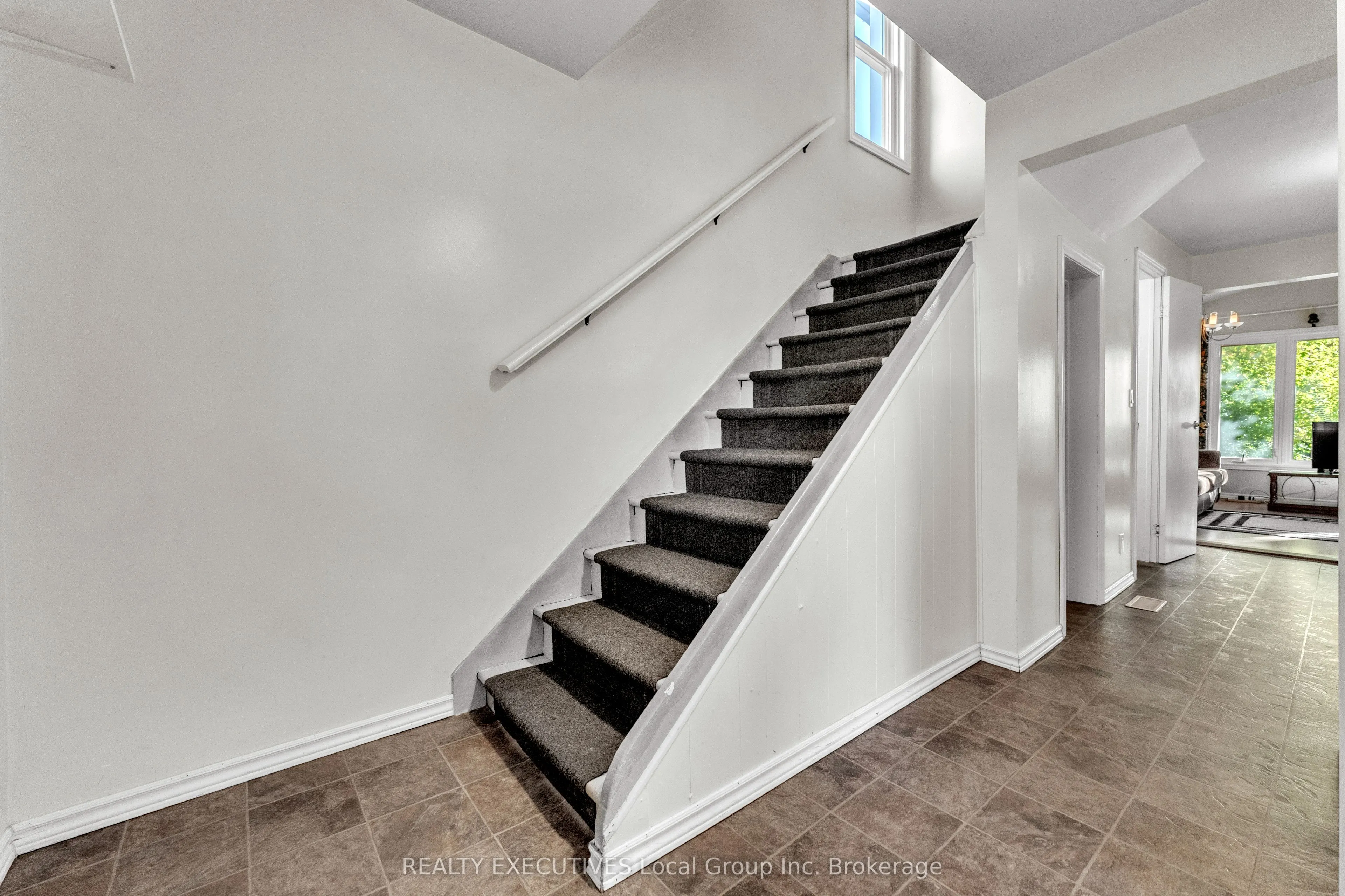 214 Victoria Street E